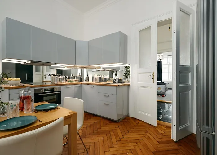 Comfortable And Cosy A Few Steps From Dancing House And Naplavka Dance Prag