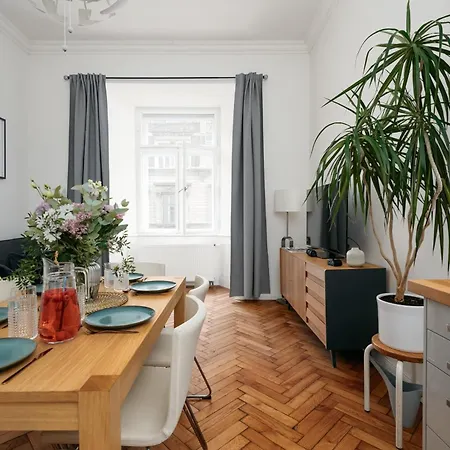 Comfortable And Cosy A Few Steps From Dancing House And Naplavka Dance Apartment