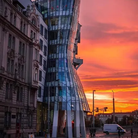 Comfortable And Cosy A Few Steps From Dancing House And Naplavka Dance * Praha
