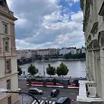 Daire Comfortable And Cosy A Few Steps From Dancing House And Naplavka Dance *