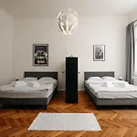 Comfortable And Cosy A Few Steps From Dancing House And Naplavka Dance Daire *
