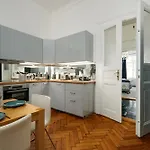 Comfortable And Cosy A Few Steps From Dancing House And Naplavka Dance Prag