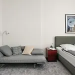 Daire Comfortable And Cosy A Few Steps From Dancing House And Naplavka Dance *