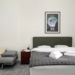 Comfortable And Cosy A Few Steps From Dancing House And Naplavka Dance