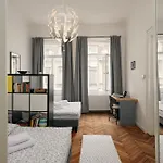 Comfortable And Cosy A Few Steps From Dancing House And Naplavka Dance Daire Prag