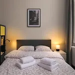 Comfortable And Cosy A Few Steps From Dancing House And Naplavka Dance Daire Prag