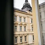 Daire Comfortable And Cosy A Few Steps From Dancing House And Naplavka Dance Prag