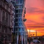 Comfortable And Cosy A Few Steps From Dancing House And Naplavka Dance * Prag