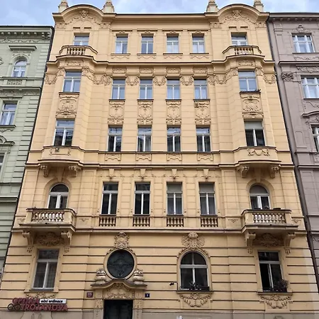 Comfortable And Cosy A Few Steps From Dancing House And Naplavka Dance Apartman *