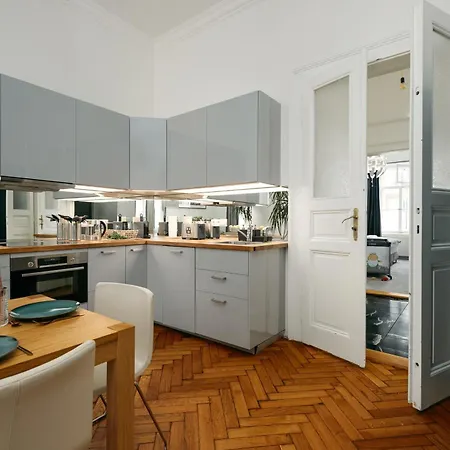 Comfortable And Cosy A Few Steps From Dancing House And Naplavka Dance Прага