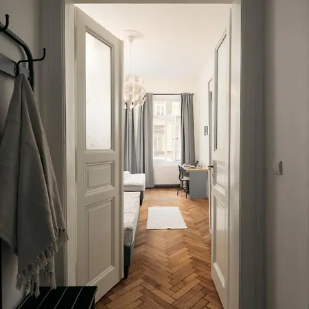 Апартаменты Comfortable And Cosy A Few Steps From Dancing House And Naplavka Dance Прага