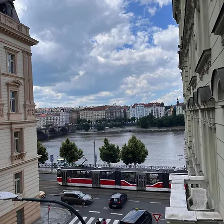 Apartment Comfortable And Cosy A Few Steps From Dancing House And Naplavka Dance *