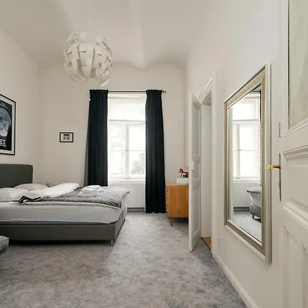 Comfortable And Cosy A Few Steps From Dancing House And Naplavka Dance Apartment