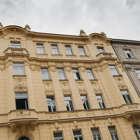 Comfortable And Cosy A Few Steps From Dancing House And Naplavka Dance *
