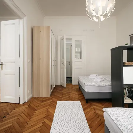 Comfortable And Cosy A Few Steps From Dancing House And Naplavka Dance Prague