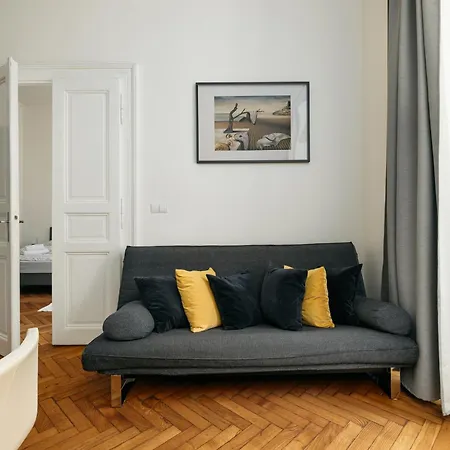 Comfortable And Cosy A Few Steps From Dancing House And Naplavka Dance *