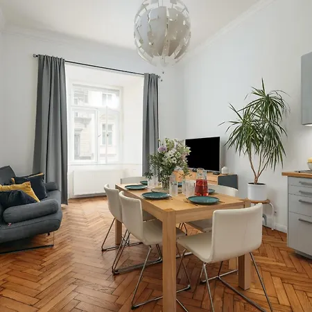 Comfortable And Cosy A Few Steps From Dancing House And Naplavka Dance Apartment Prague