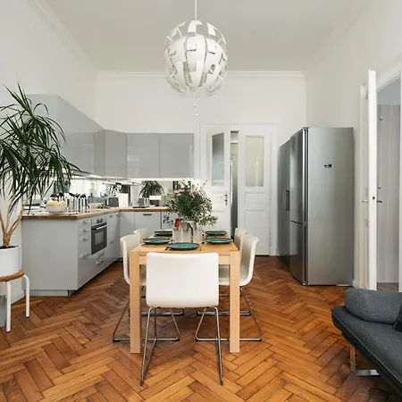 Comfortable And Cosy A Few Steps From Dancing House And Naplavka Dance